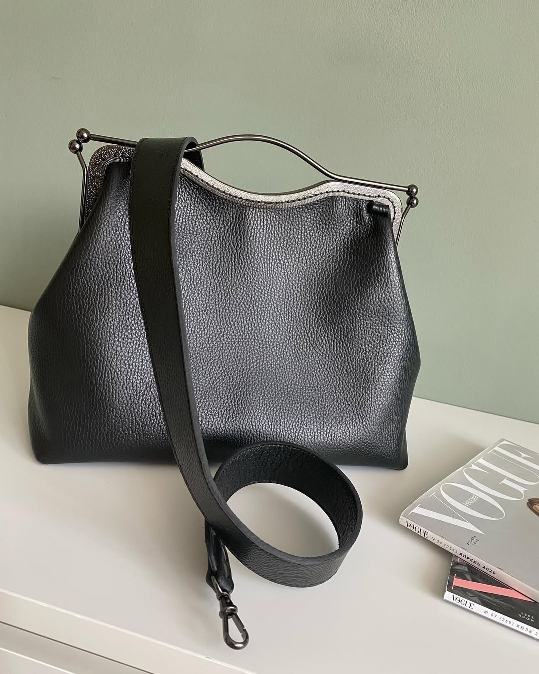 Lost in Vintage Larger Natural - Top Handle Patent Bag บทวิจารณ์และราคา