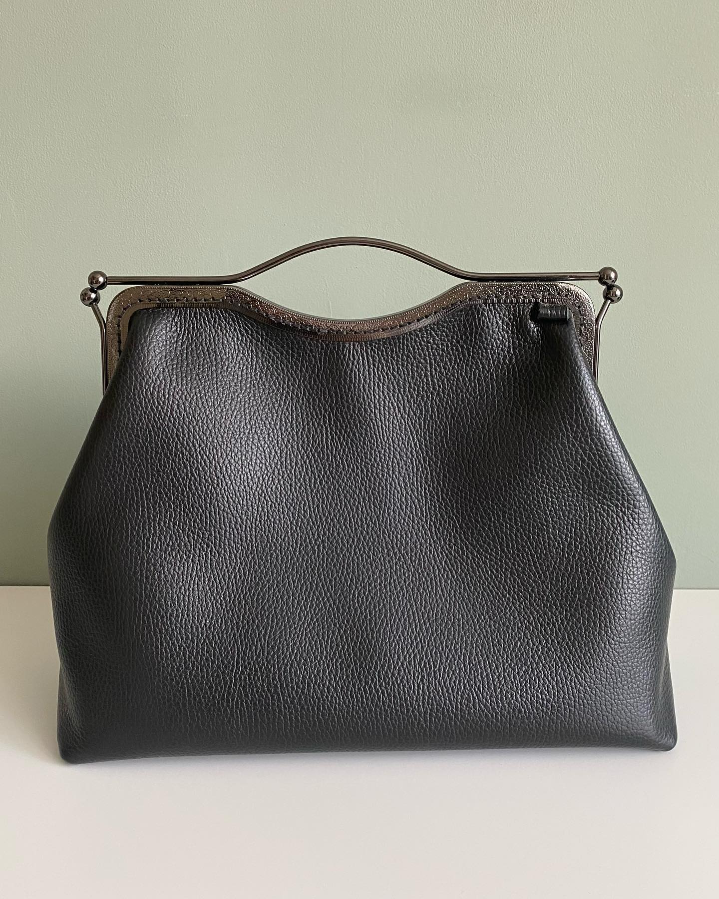 Lost in Vintage Larger Natural - Top Handle Patent Bag บทวิจารณ์และราคา