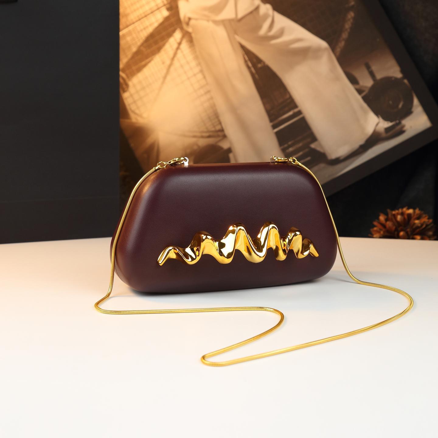 Trendy Letter Logo Leather Tot - Luxury Bags Everyday บทวิจารณ์และราคา