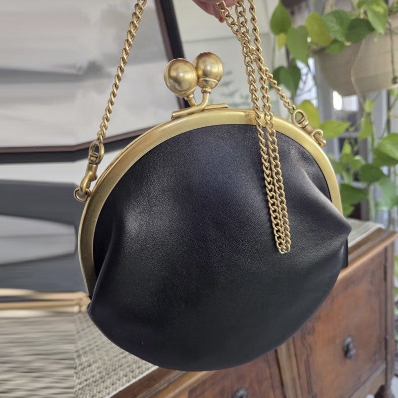 Kisslock Pouch 20cm Clutch Cli - Luxury Bags Consignment บทวิจารณ์และราคา