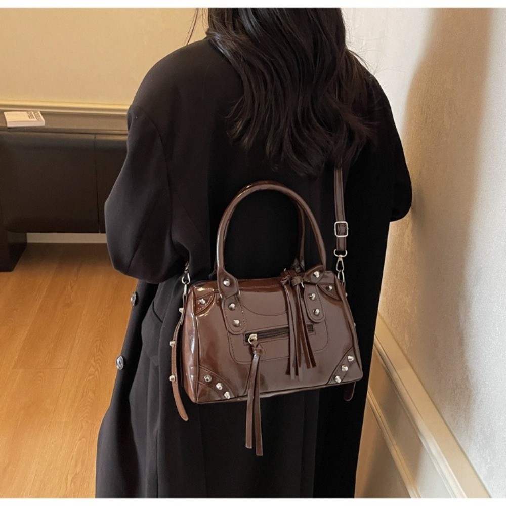 Fashion Rivets Pillow Bag Pate - Top Handle Patent Bag บทวิจารณ์และราคา