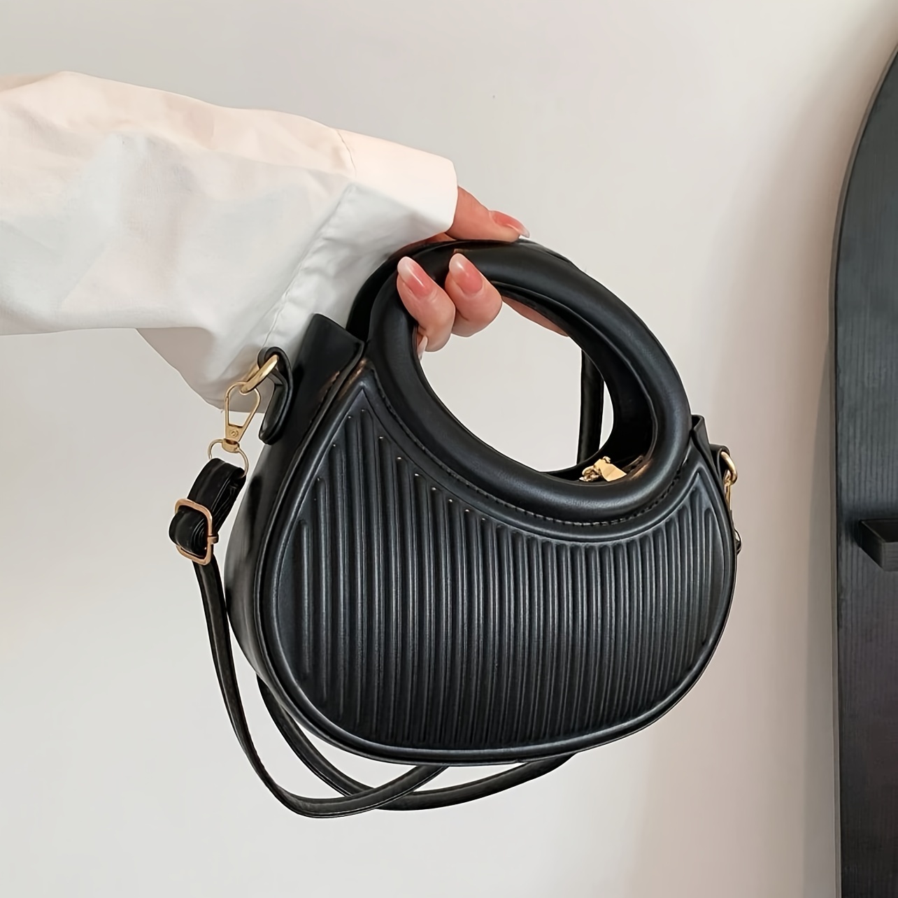 Chic Stripe Design Crossbody B - Luxury Bags Everyday บทวิจารณ์และราคา