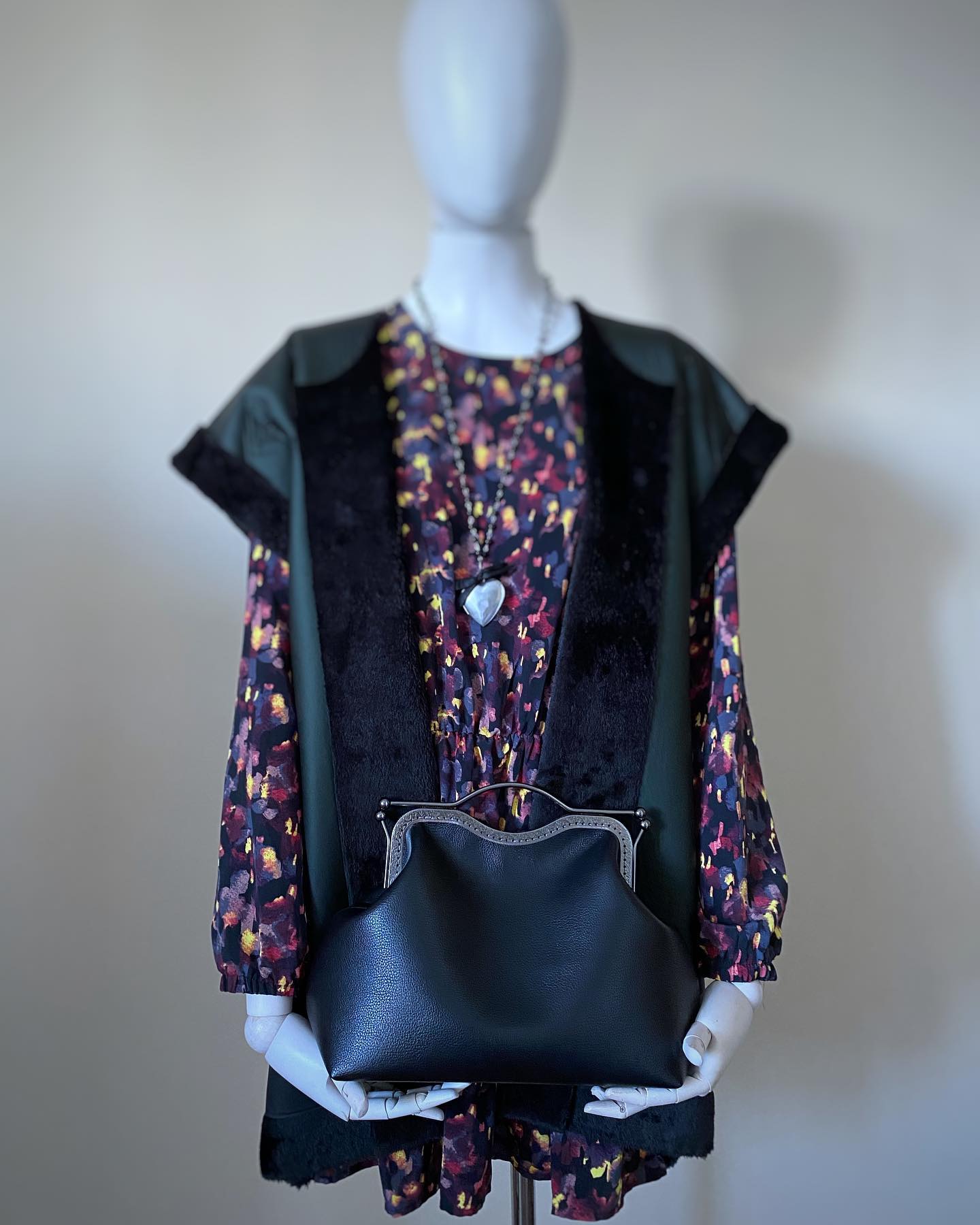 Lost in Vintage Larger Version - Top Handle Patent Bag บทวิจารณ์และราคา
