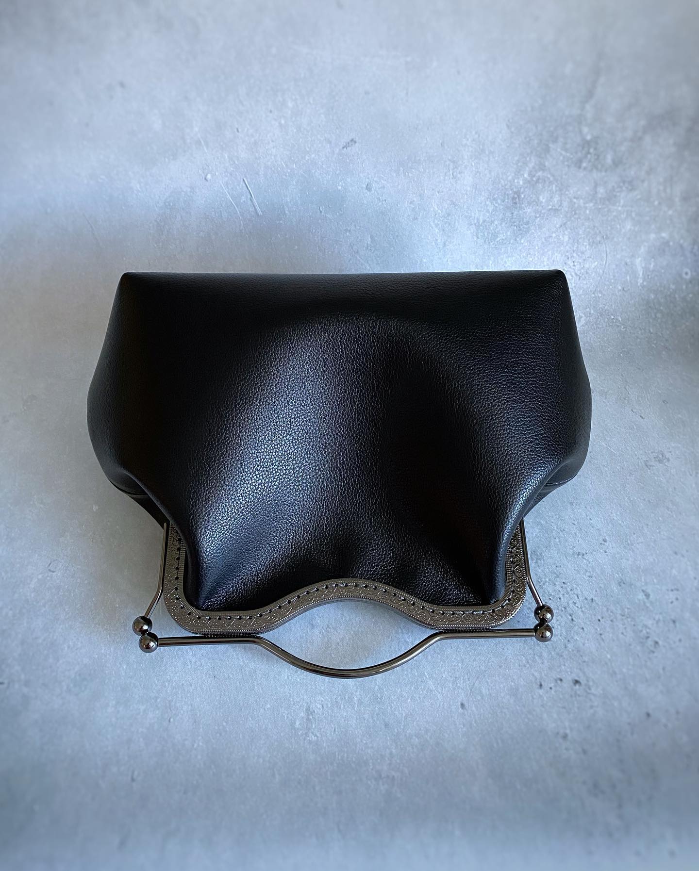 Lost in Vintage Larger Version - Top Handle Patent Bag บทวิจารณ์และราคา