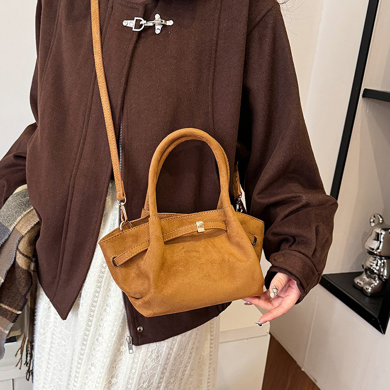 MOODS Burgundy Round Top-handl - Luxury Bags Medium Size บทวิจารณ์และราคา