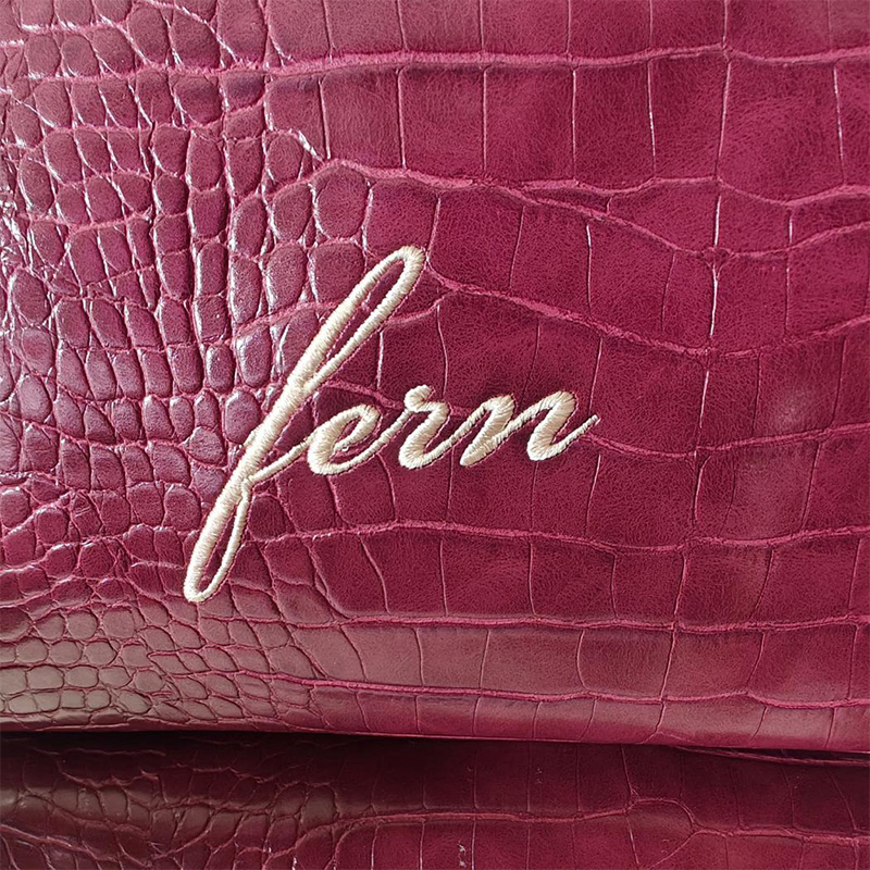 Embroidered Croc Makeup Bag Pe - Luxury Bags Vegan บทวิจารณ์และราคา